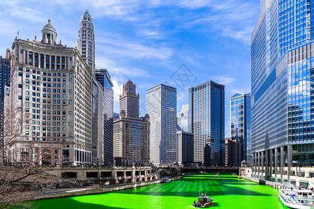 芝加哥天际线建筑沿绿色染色河芝加哥河帕特里克芝加哥市中心美国图片