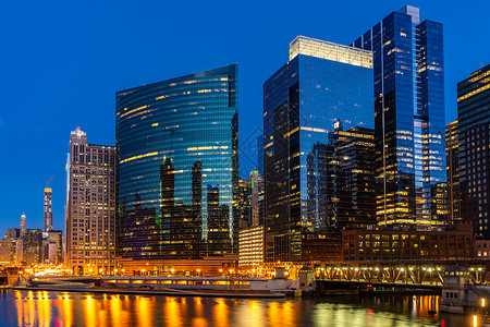 芝加哥天际线建筑沿芝加哥河芝加哥狼泊芝加哥市伊利诺伊州美国日落图片