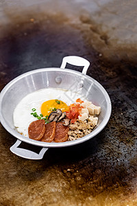 泰国鸡蛋煎锅的烹饪高清图片