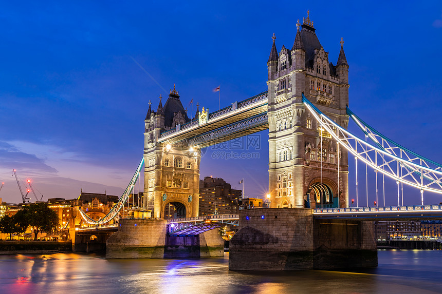 伦敦塔桥日落黄昏,伦敦英国图片