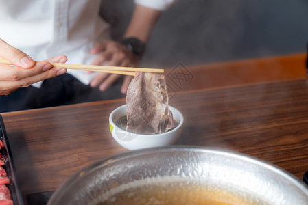 日本瓦峪牛肉炒锅火锅高清图片