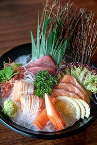 生鱼片套装,美味的日本新鲜菜肴图片