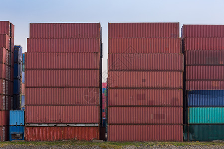 货物集装箱货物堆放码头港口,等待荷兰鹿特丹港的国际海运运输图片