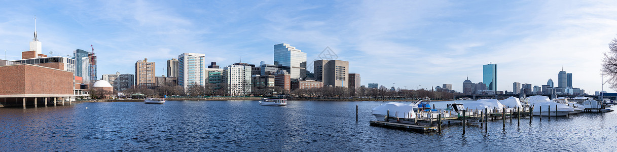 全景波士顿市中心城市景观沿查尔斯河与天际线建筑波士顿市,马里兰州,美国图片