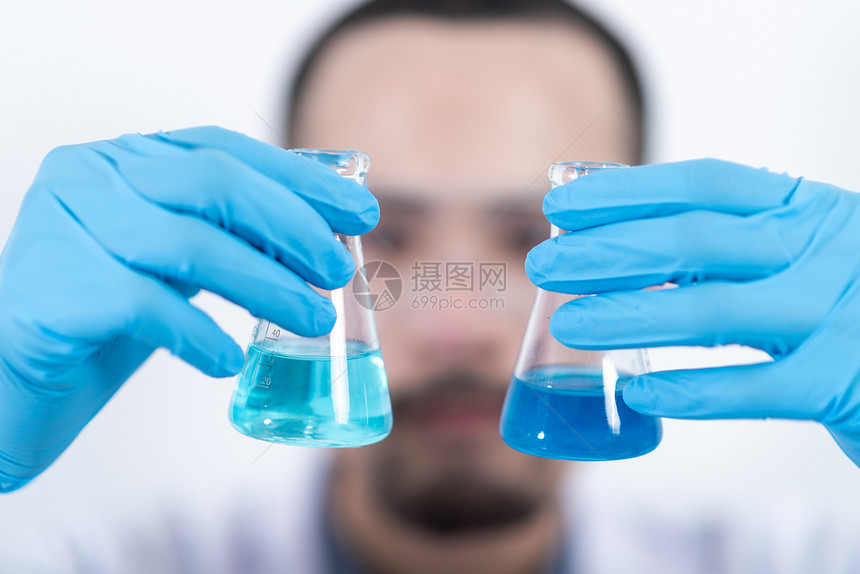 蓝色液体的化学研究图片