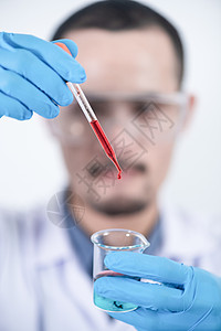 实验室研究人员用化学物质显微镜进行研究图片