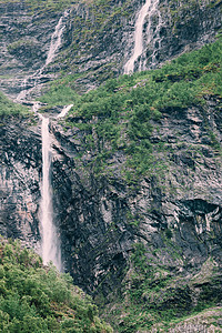 旅行,假期大自然中的美夏季挪威山脉的瀑布挪威山脉的瀑布图片