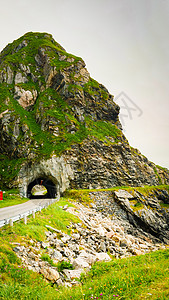 道路与旧隧道绿色的夏季山脉,挪威旅游旅游路线公路与旧隧道山区挪威图片