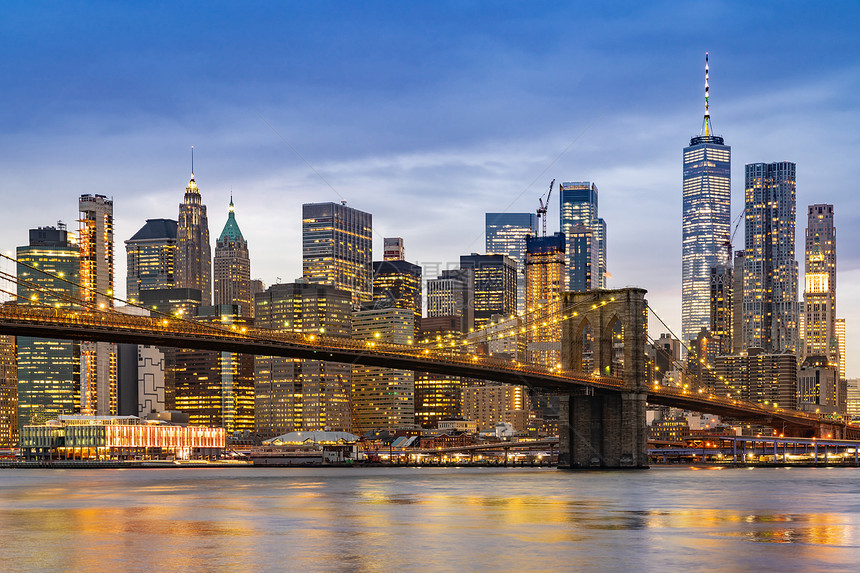 布鲁克林桥与曼哈顿下城摩天大楼为纽约市纽约州,图片