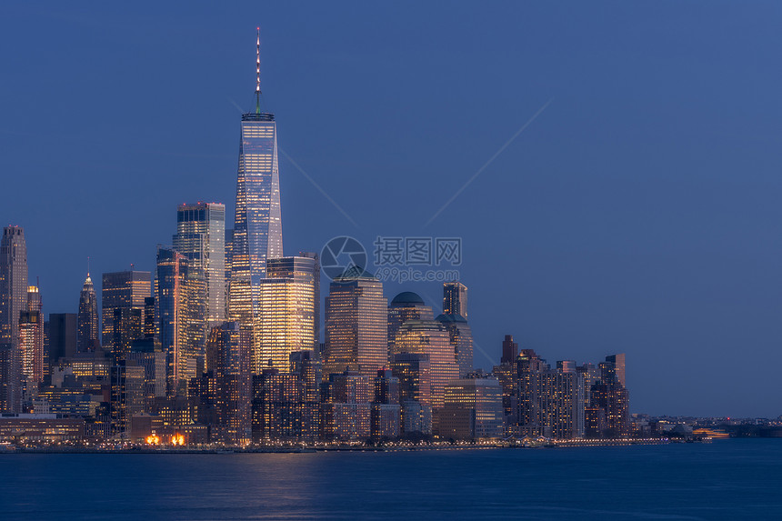 新泽西黄昏时分俯瞰纽约市曼哈顿天际线城市景观图片