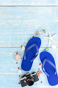 蓝色夏季背景与相机海星沙勒蓝色木桌背景与图片