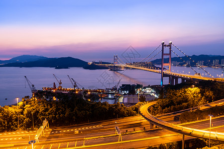 香港青衣地区青马桥地标悬索桥的日落及光照背景图片
