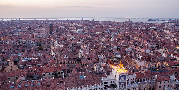 意大利威尼斯市的鸟瞰图坎帕尼勒钟楼俯瞰意大利威尼斯威尼斯美丽的建筑图片