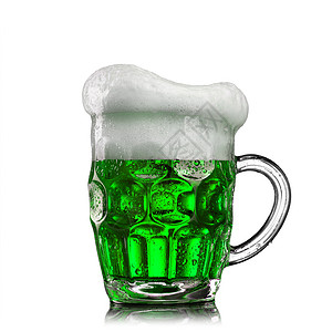 泡沫机杯天然绿色酒精啤酒饮料与额外的泡沫白色背景,快乐帕特里克日天然机绿色啤酒同的眼镜背景