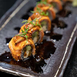 收益率三文鱼鹅肝卷,融合日本料理食品背景