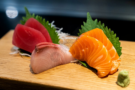 刺身传统日本料理,新鲜生鲑鱼金鱼鲈鱼图片