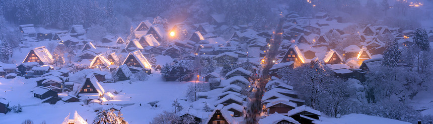 冬季景观的石拉卡瓦戈灯光与雪府楚布日本全景图片