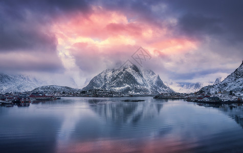 雪山海边图片