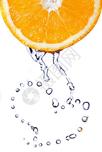 与白色的橙隔绝白上水滴图片