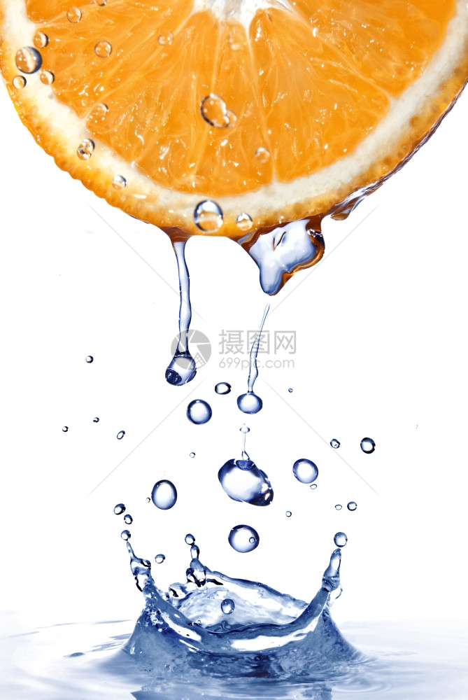 橙色上的淡水滴喷洒图片