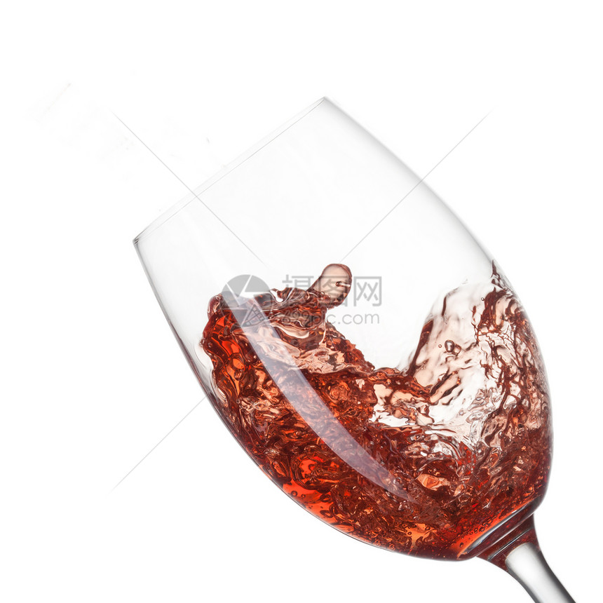 红葡萄酒倒入玻璃中图片