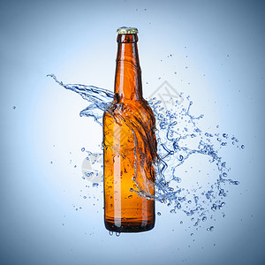 喷水啤酒瓶图片