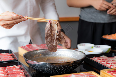 日本菜烤牛肉沙布热锅图片