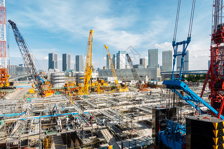 日本东京大型建筑工地起重机图片