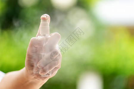 近身手推压阿洛科霍醇喷洒的洗手剂瓶和喷洒安全消毒以防止和保护细菌感染图片