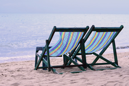 沙滩帆布床有抛光海滩休息图片
