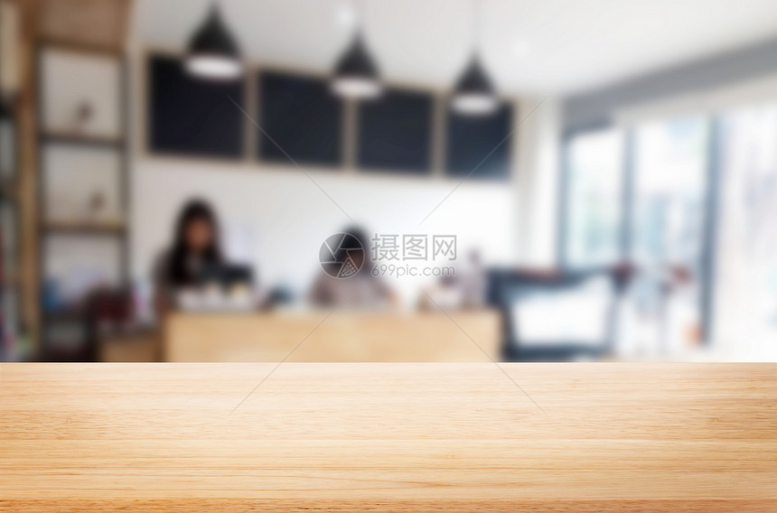 棕色木桌和咖啡店背景模糊带有bokeh图像用于相片补装或产品显示图片