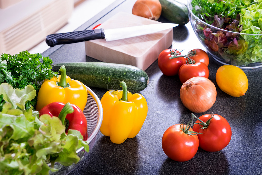 灰色食物背景的蔬菜品产有机健康种图片