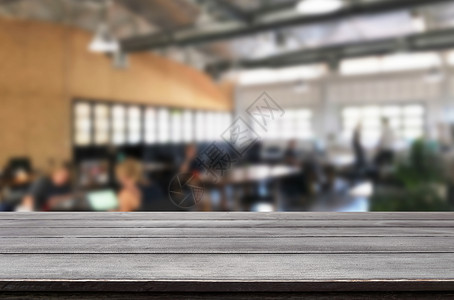 棕色木制桌和模糊背景可用于相片补装或产品显示背景图片
