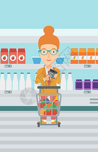 预算编制在超市满载产品并持有计算器的女顾客矢量图插画