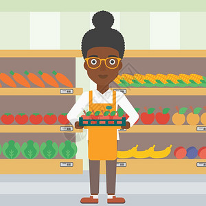 端着水果的女人在超市货架旁端着一盘苹果的非裔女员工插画
