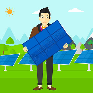 一个手持太阳能电池板的男子图片