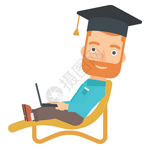 一个穿着毕业帽子的时髦男躺在长椅图片