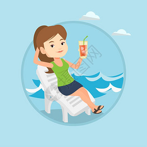 坐在沙滩椅子上的女人图片
