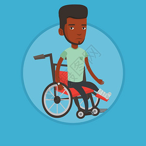 坐在轮椅上腿骨折的非洲男子卡通矢量插画图片