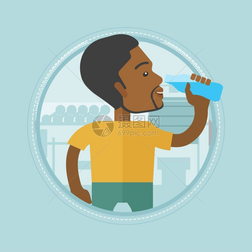 非裔男子在健身房里站着喝水图片