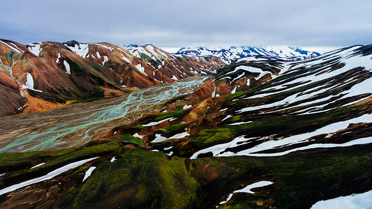 美丽的多彩雪山地形图片