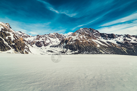 雪山的冬季风景图片