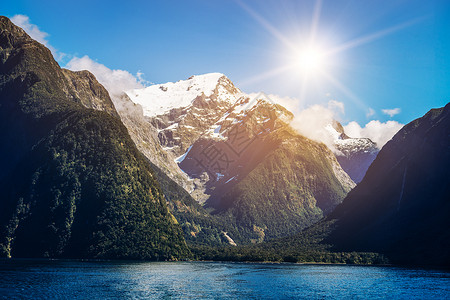 新西兰岛菲奥兰公园南夏天的雪山高清图片