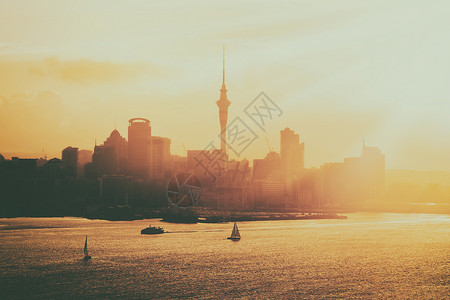 德文波特奥克兰的标志地金色日落风景背景