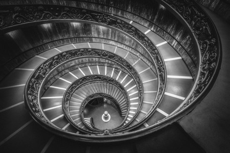 意大利的vatin博物馆的双螺旋楼梯背景图片