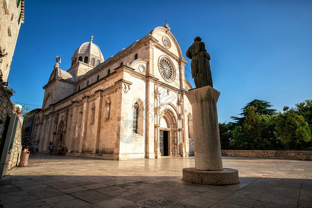 锡贝尼克圣约信徒大教堂是复兴时代重要的建筑图片