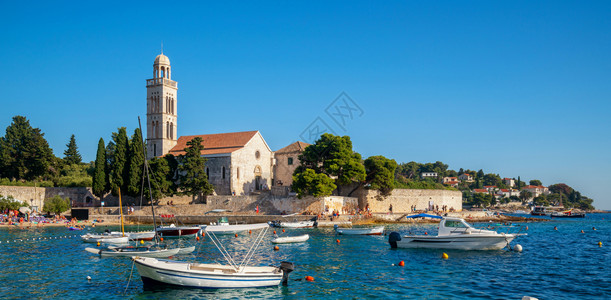 弗朗西亚修道院是著名的夏季海滩度假岛高清图片