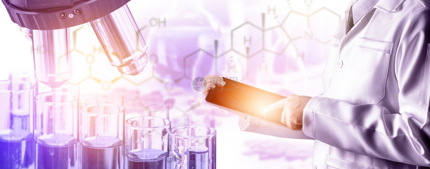 研发概念科学和医实验室仪器显微镜用于生物学的试验管和玻璃瓶以及用于医学研究的实验室化学双重接触图像图片