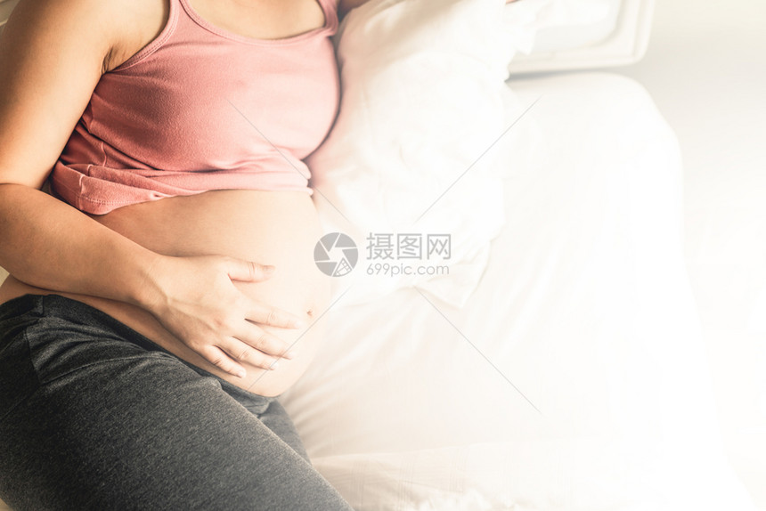 年轻孕妇在怀期间有婴儿产妇前护理图片