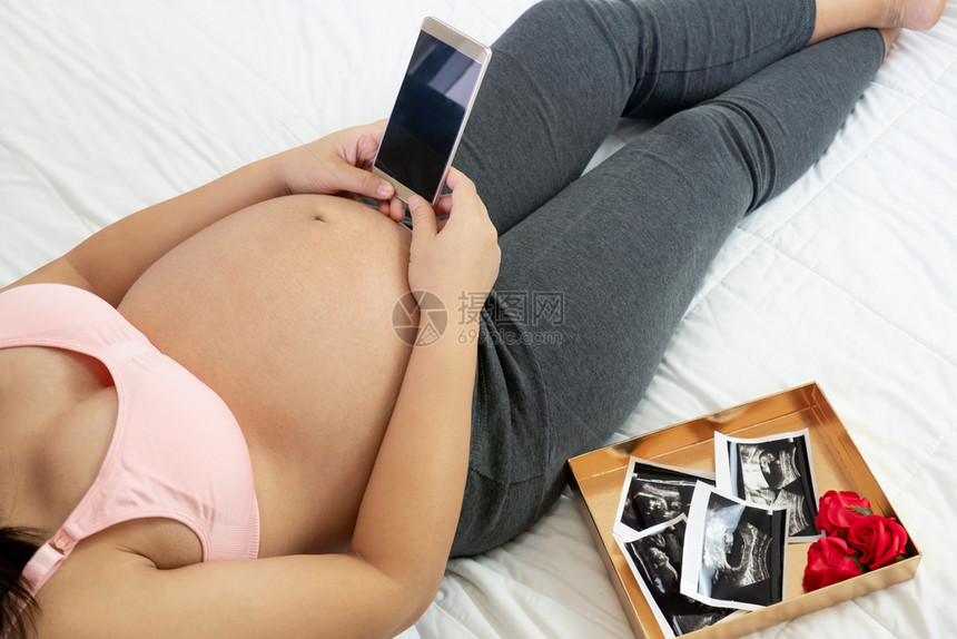 孕妇的休闲时光图片